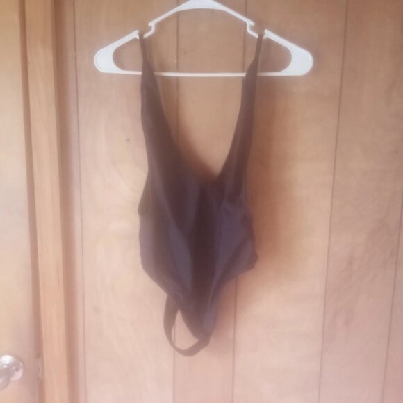 Shekini  Black 1pc Thong Back Swimsuit Size M NWT - Picture 1 of 3